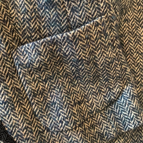 RIANI size 8 / EU 40 beaded collar gray wool blazer in excellent condition - Picture 8 of 13